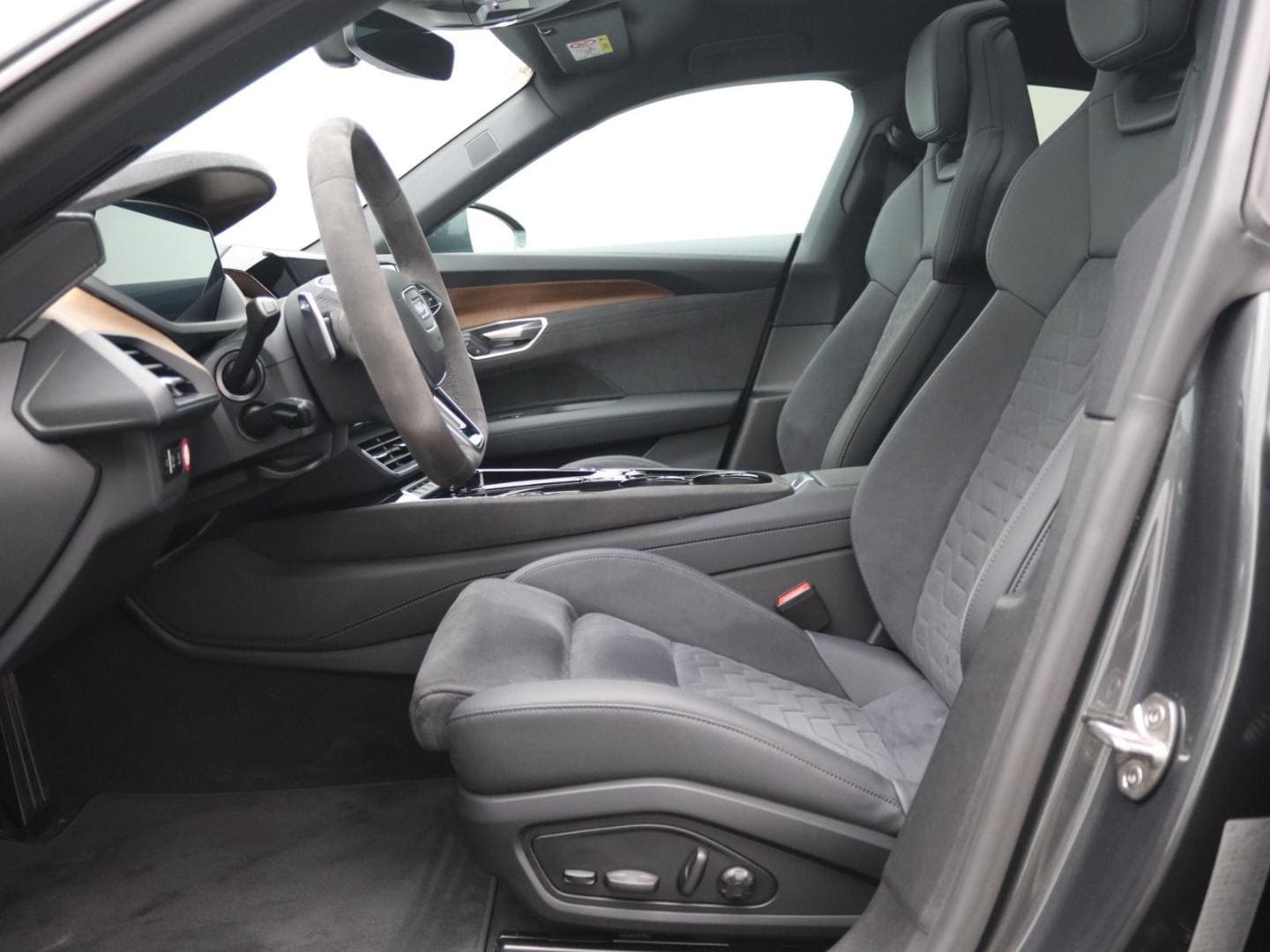 Bild über Audi e-tron GT e-tron quattro - für weitere Informationen kontaktieren Sie den Audi Partner