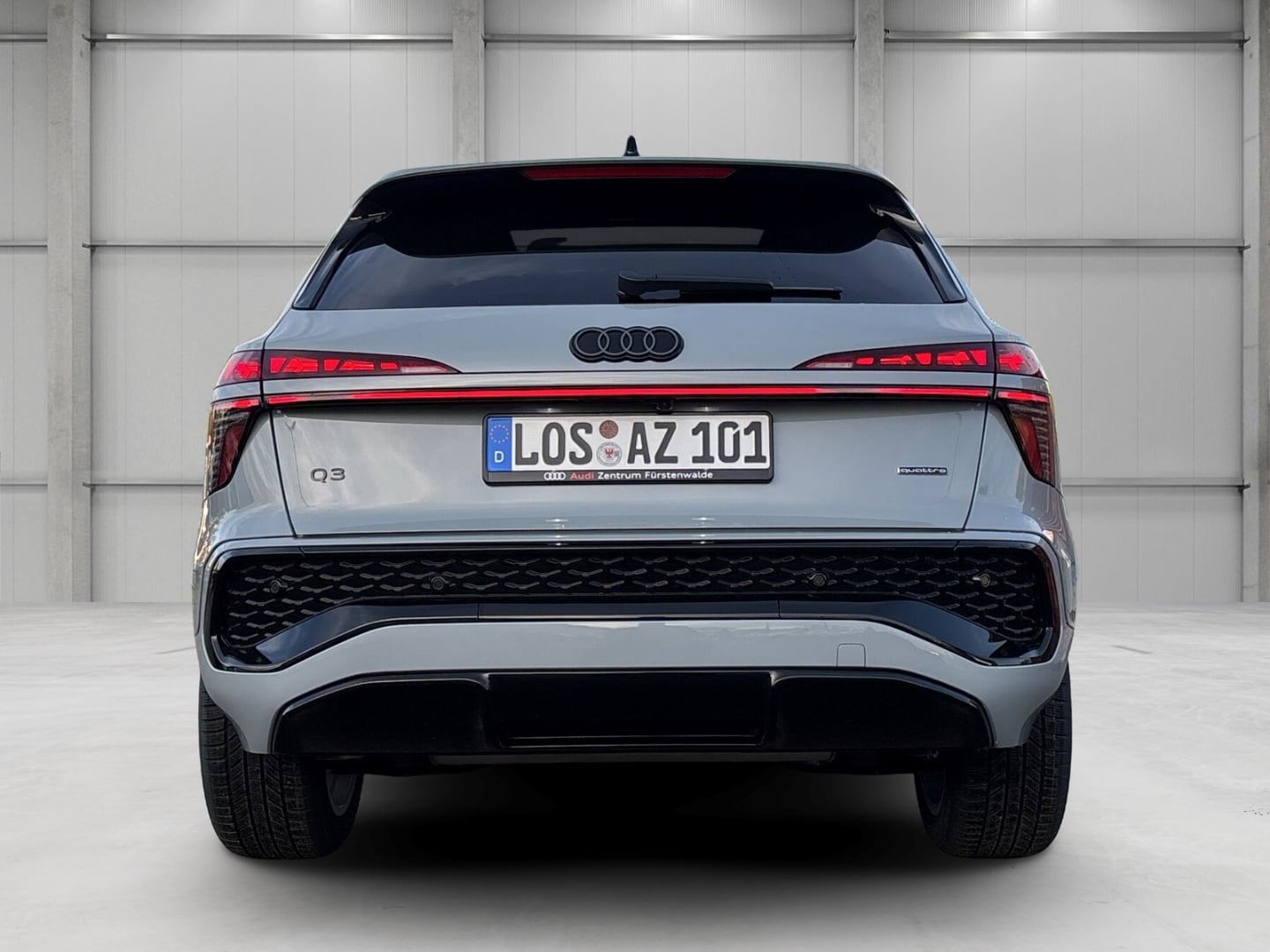 Bild über Audi Q3 SUV TFSI quattro 195 kW S tronic - für weitere Informationen kontaktieren Sie den Audi Partner