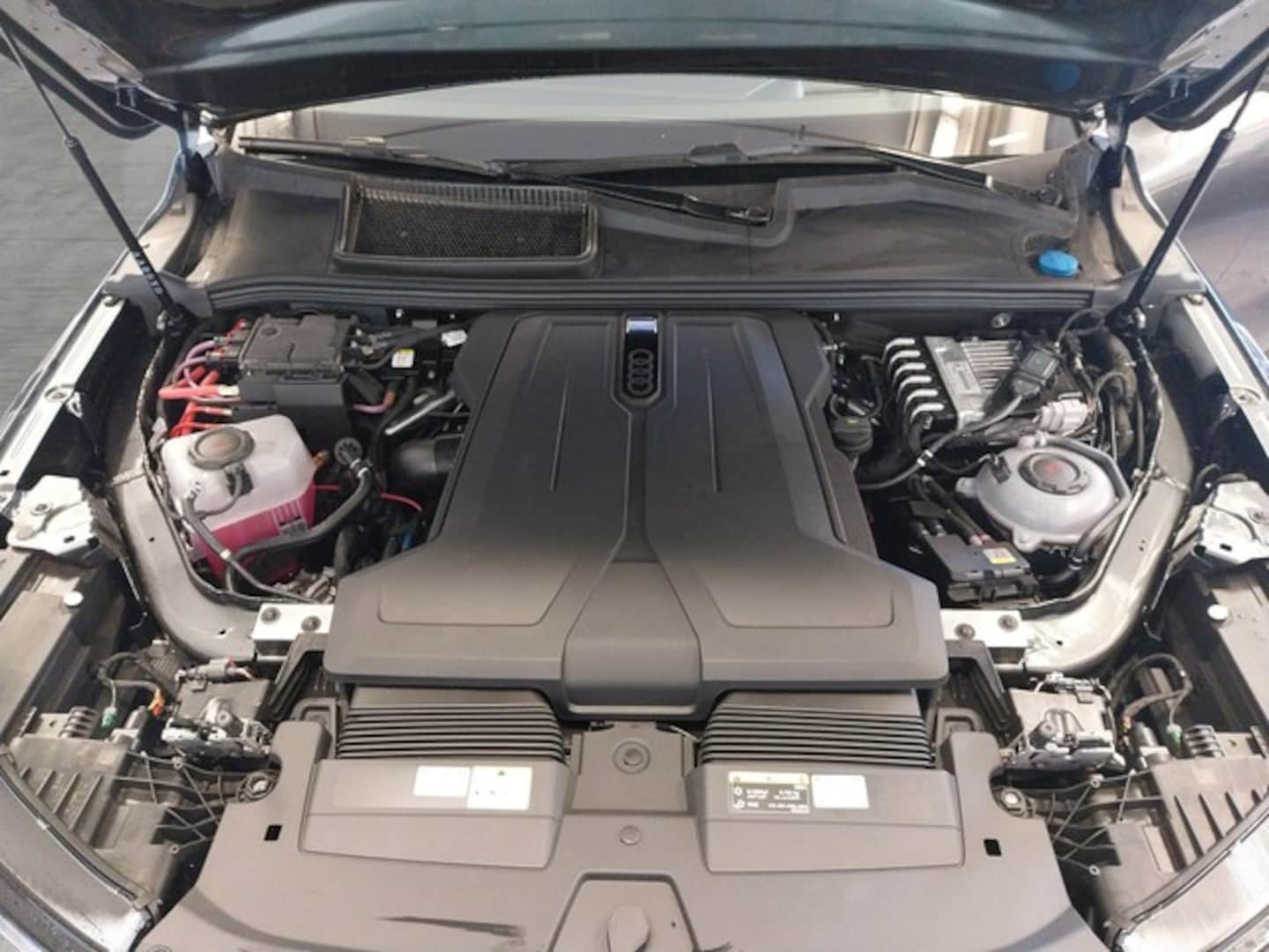 Bild über Audi Q7 SUV TDI quattro 220 kW tiptronic - für weitere Informationen kontaktieren Sie den Audi Partner