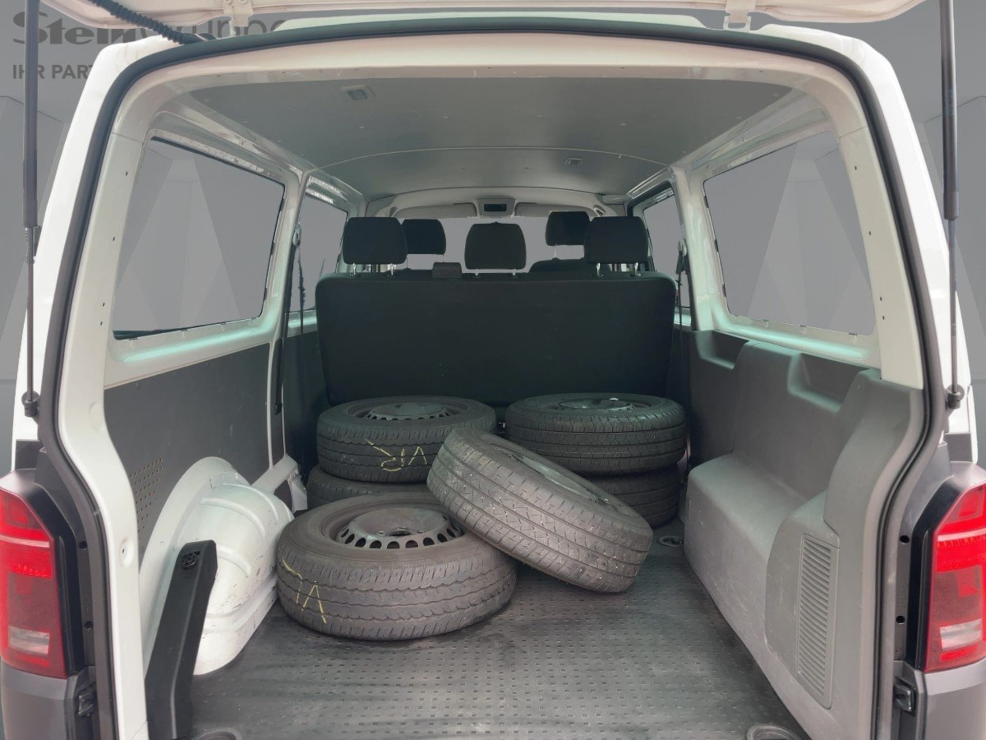 Volkswagen T6.1 Transporter Kombi langer Radstand