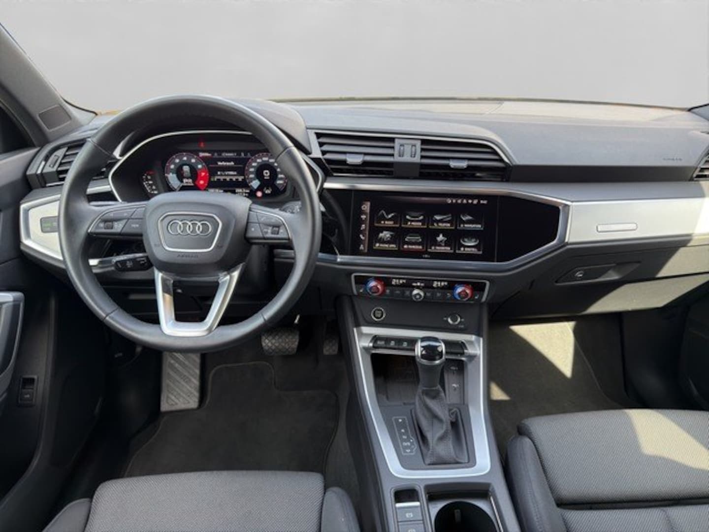 Bild über Audi Q3 advanced 35 TFSI S tronic - für weitere Informationen kontaktieren Sie den Audi Partner