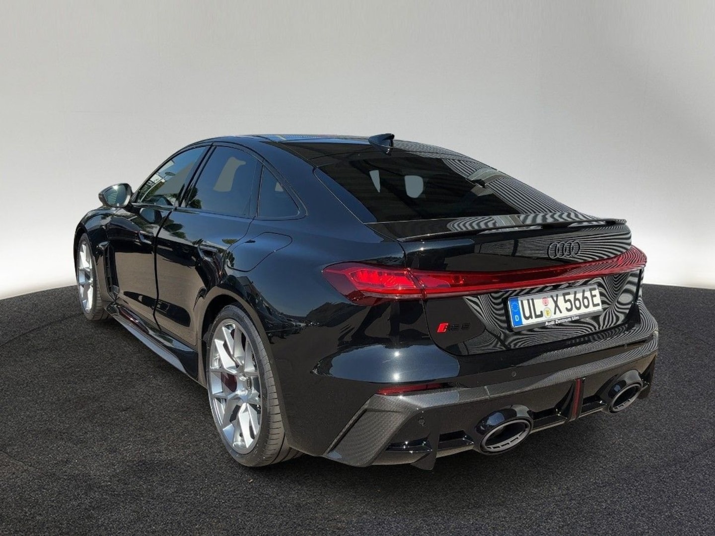 Bild über Audi RS 5 Limousine TFSI quattro 470 kW tiptronic - für weitere Informationen kontaktieren Sie den Audi Partner