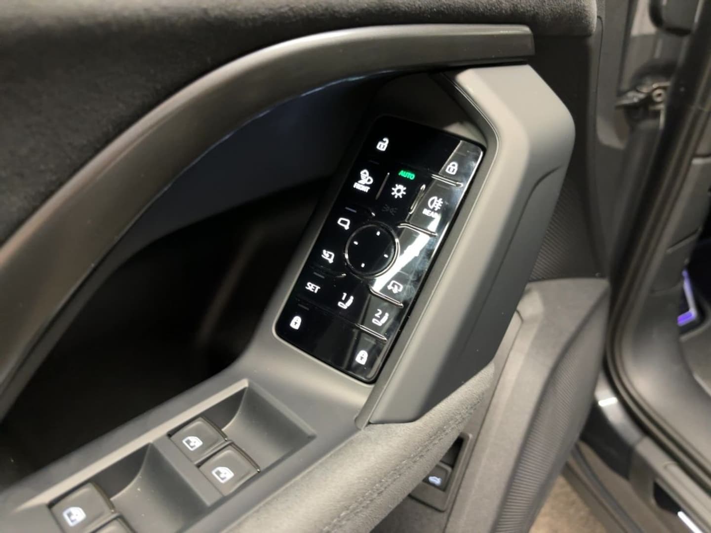 Bild über Audi Q5 SUV TDI quattro 220 kW S tronic - für weitere Informationen kontaktieren Sie den Audi Partner