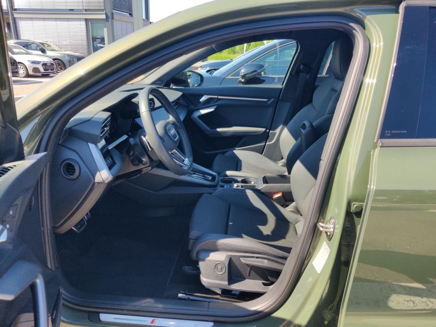Bild über Audi A3 allstreet 35 TDI S tronic - für weitere Informationen kontaktieren Sie den Audi Partner