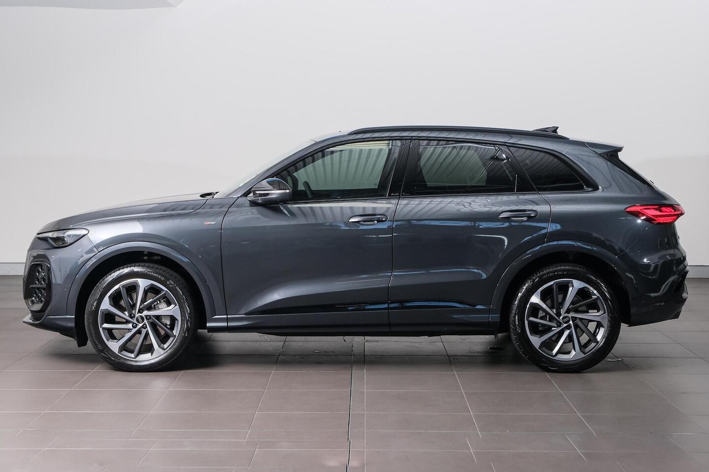 Image about Audi Q5 SUV TDI quattro 150 kW sport