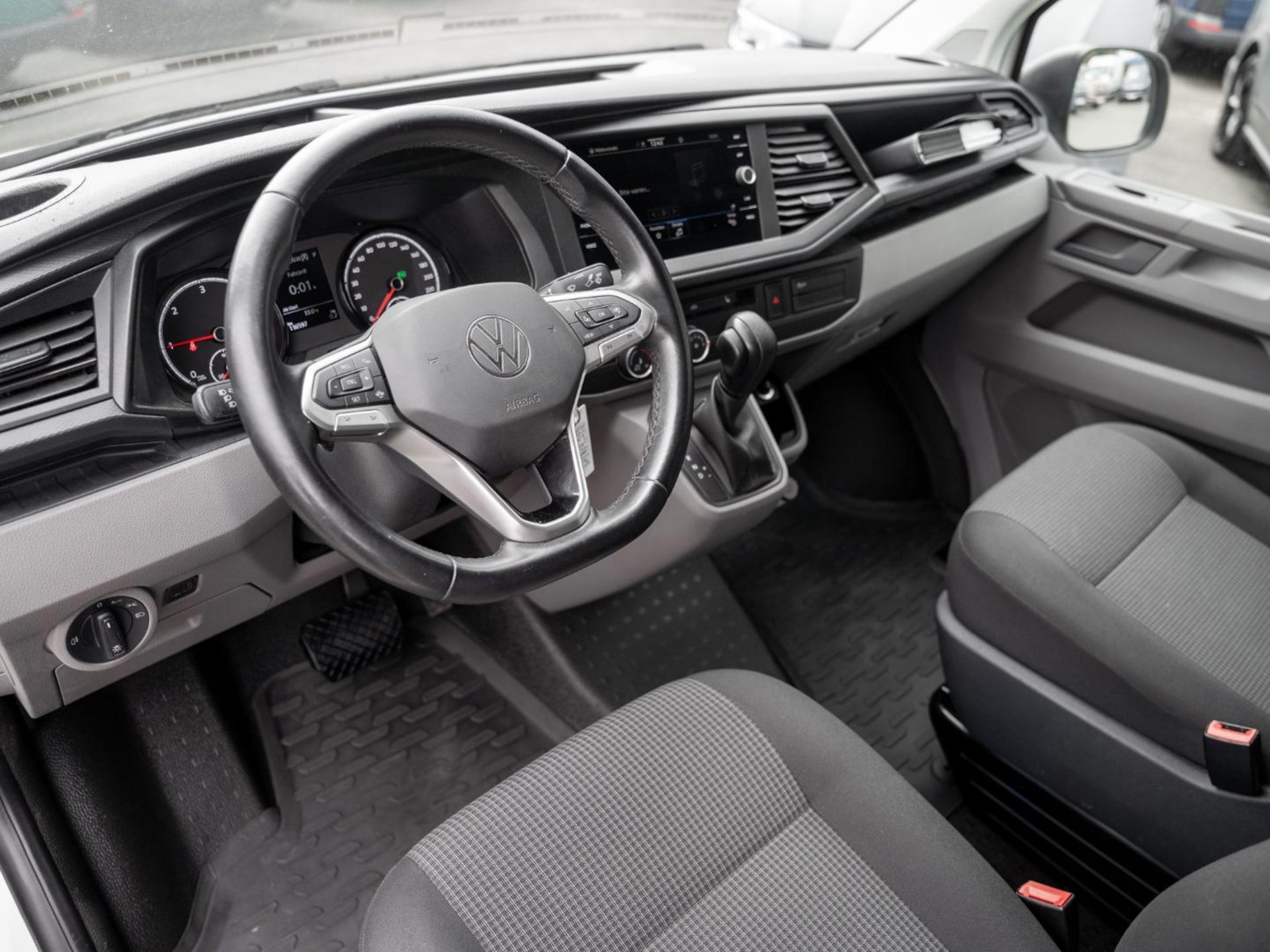 Volkswagen T6.1 Transporter Kasten langer Radstand