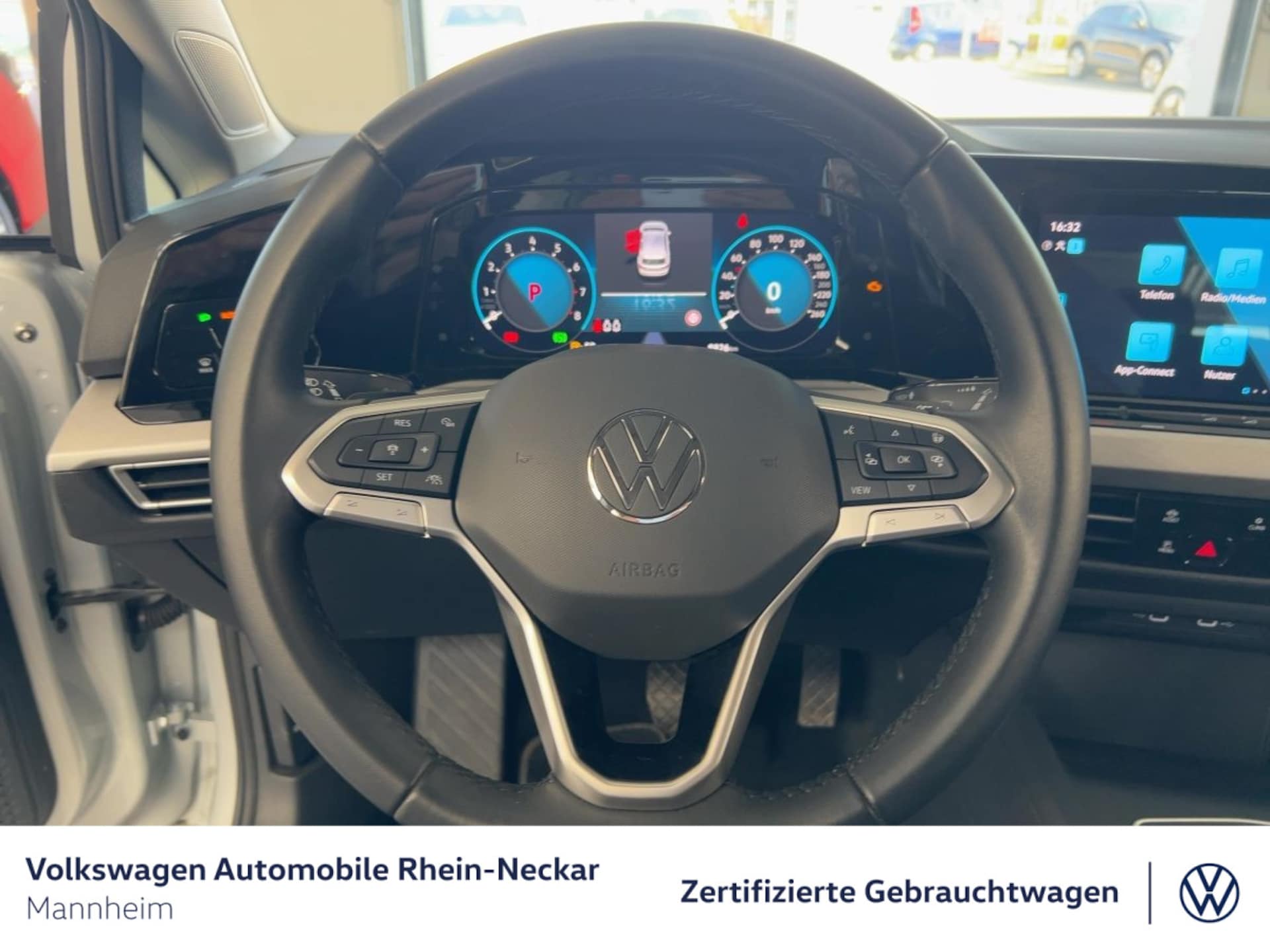 Volkswagen Golf Life