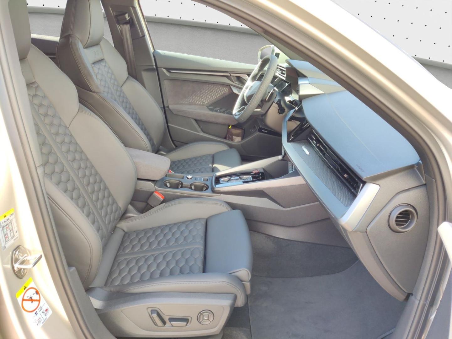 Image about Audi RS 3 Limousine TFSI quattro S tronic