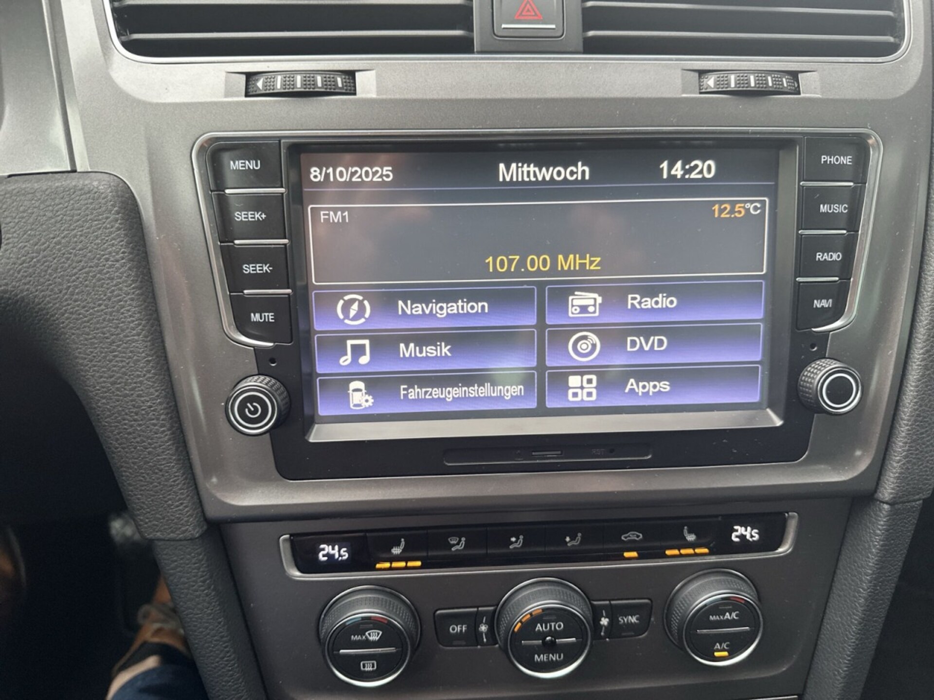 Volkswagen Golf LOUNGE