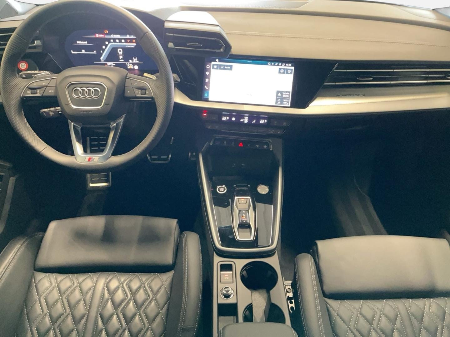 Bild über Audi A3 Limousine TFSI quattro S tronic - für weitere Informationen kontaktieren Sie den Audi Partner