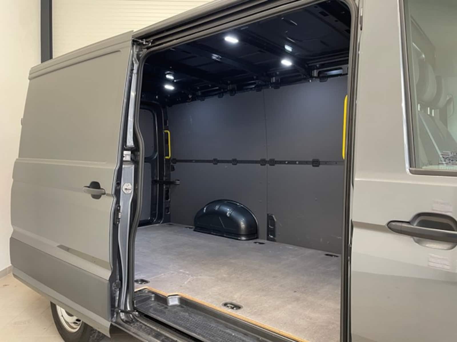 Volkswagen Crafter Kasten mittlerer Radstand – Bild 8