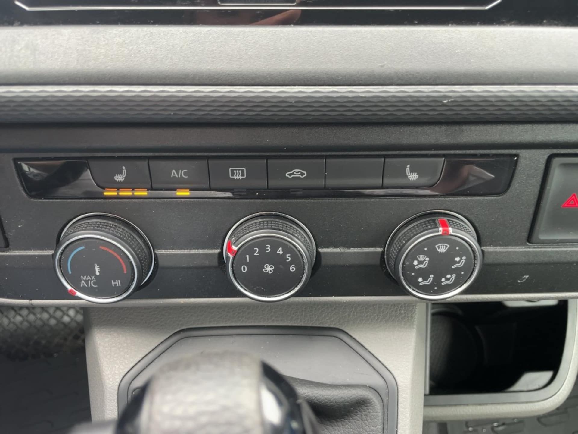Volkswagen T6.1 Transporter Kombi langer Radstand