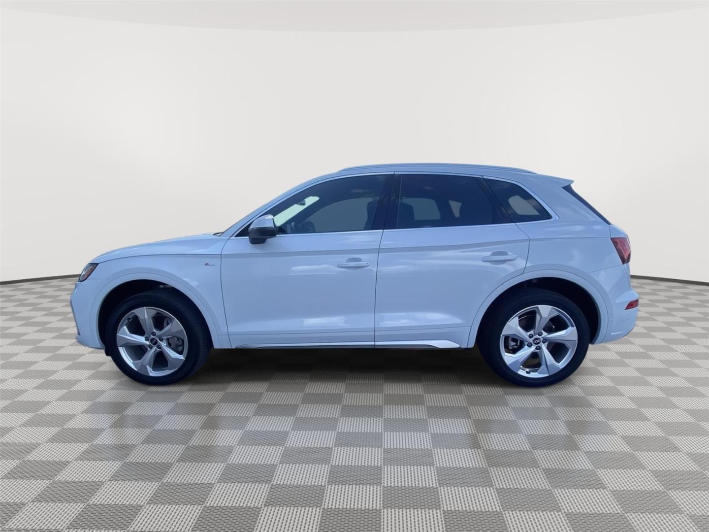 Used 2022 Audi Q5 Premium Plus with VIN WA1EAAFY0N2032670 for sale in Kansas City