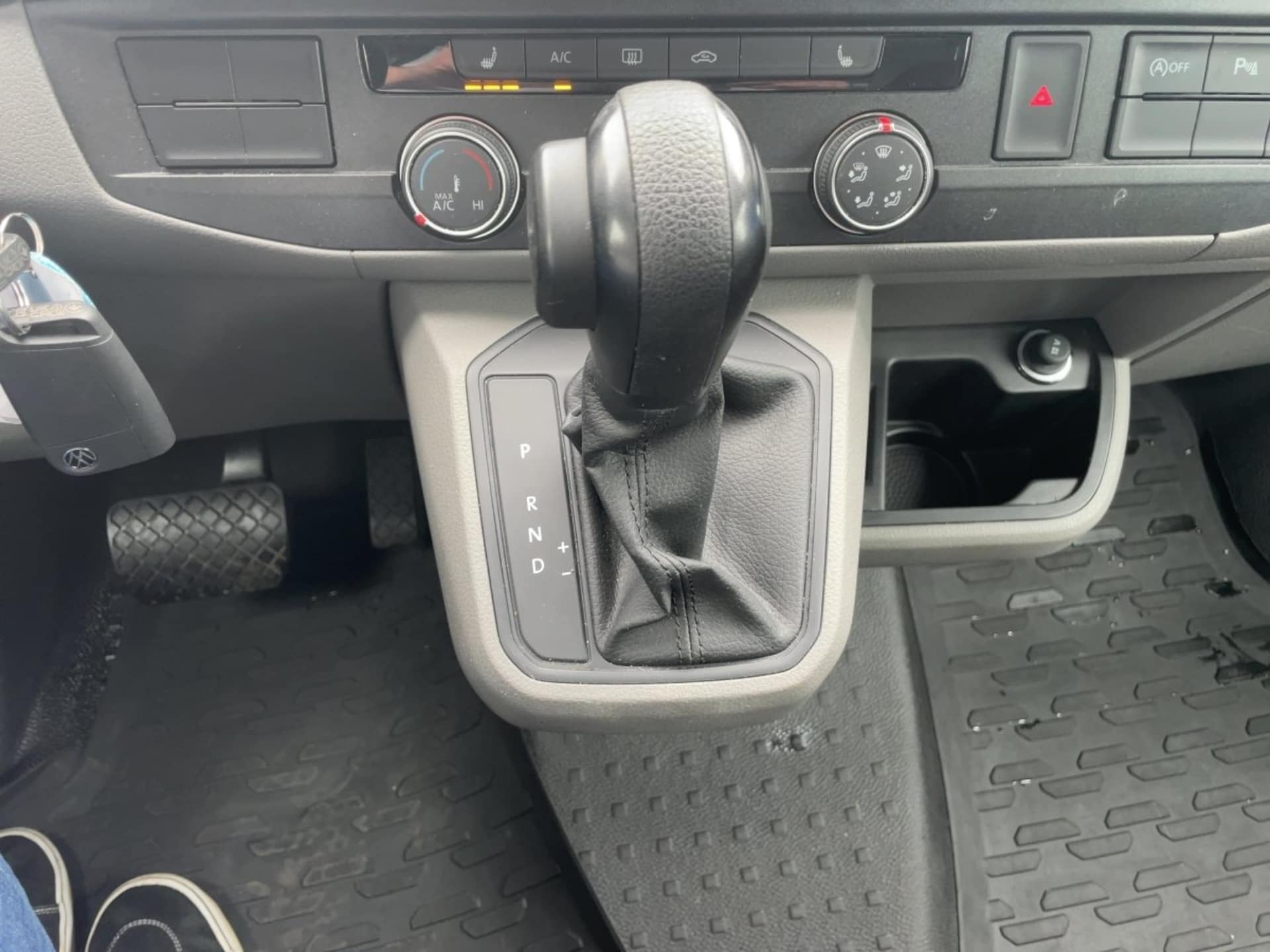 Volkswagen T6.1 Transporter Kombi langer Radstand