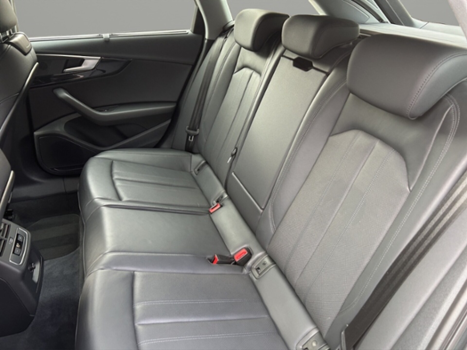Audi A4 Avant S line