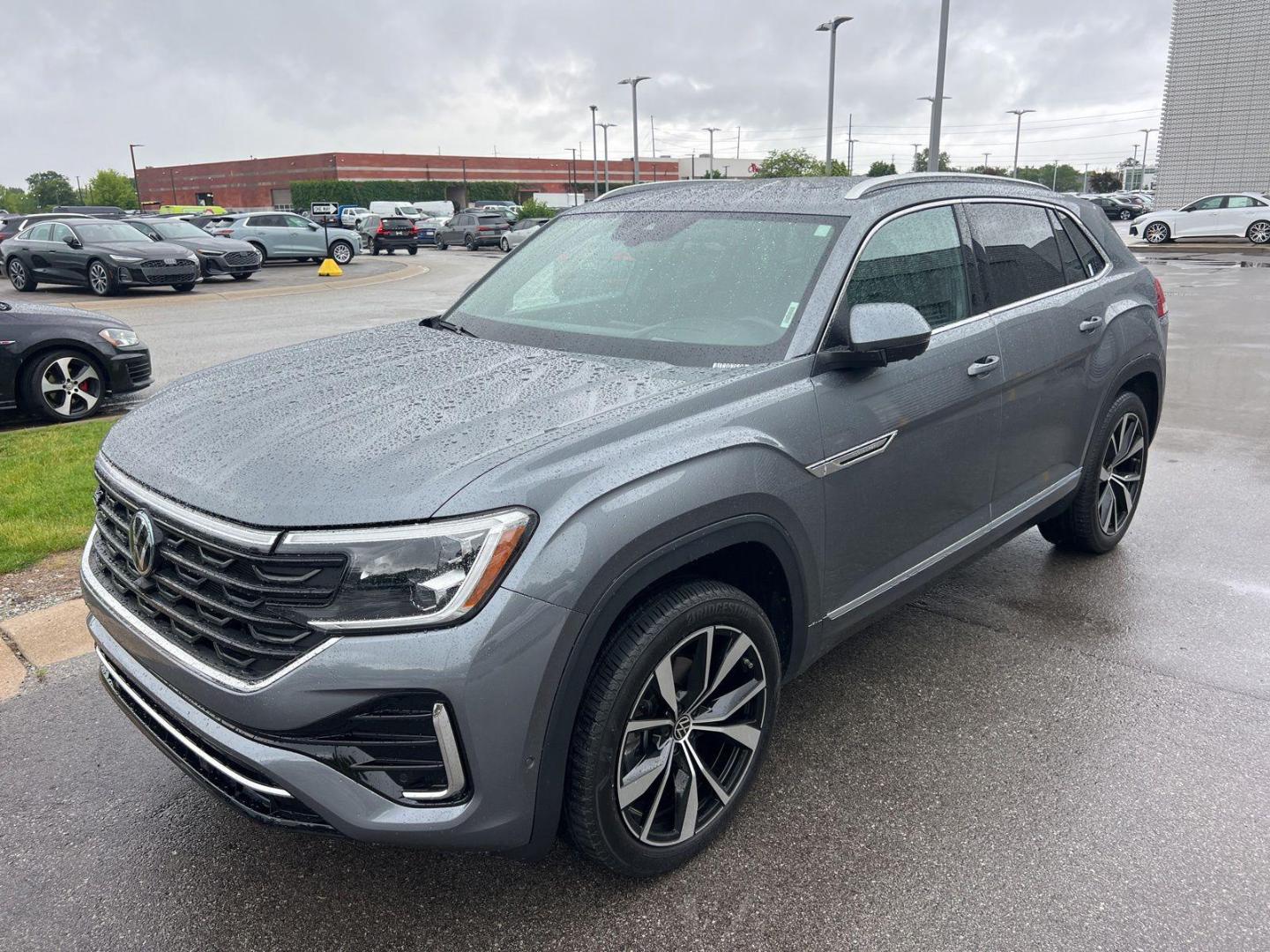 2024 Volkswagen Atlas Cross Sport 2.0T SEL Premium R-Line 4MOTION's photo