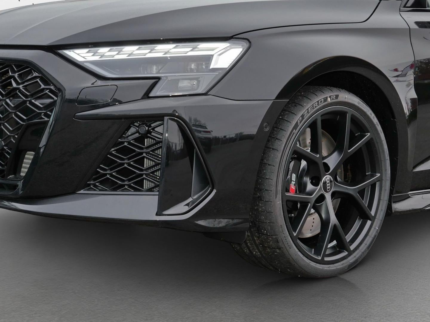 Bild über Audi RS 3 Limousine TFSI quattro 294 kW S tronic - für weitere Informationen kontaktieren Sie den Audi Partner