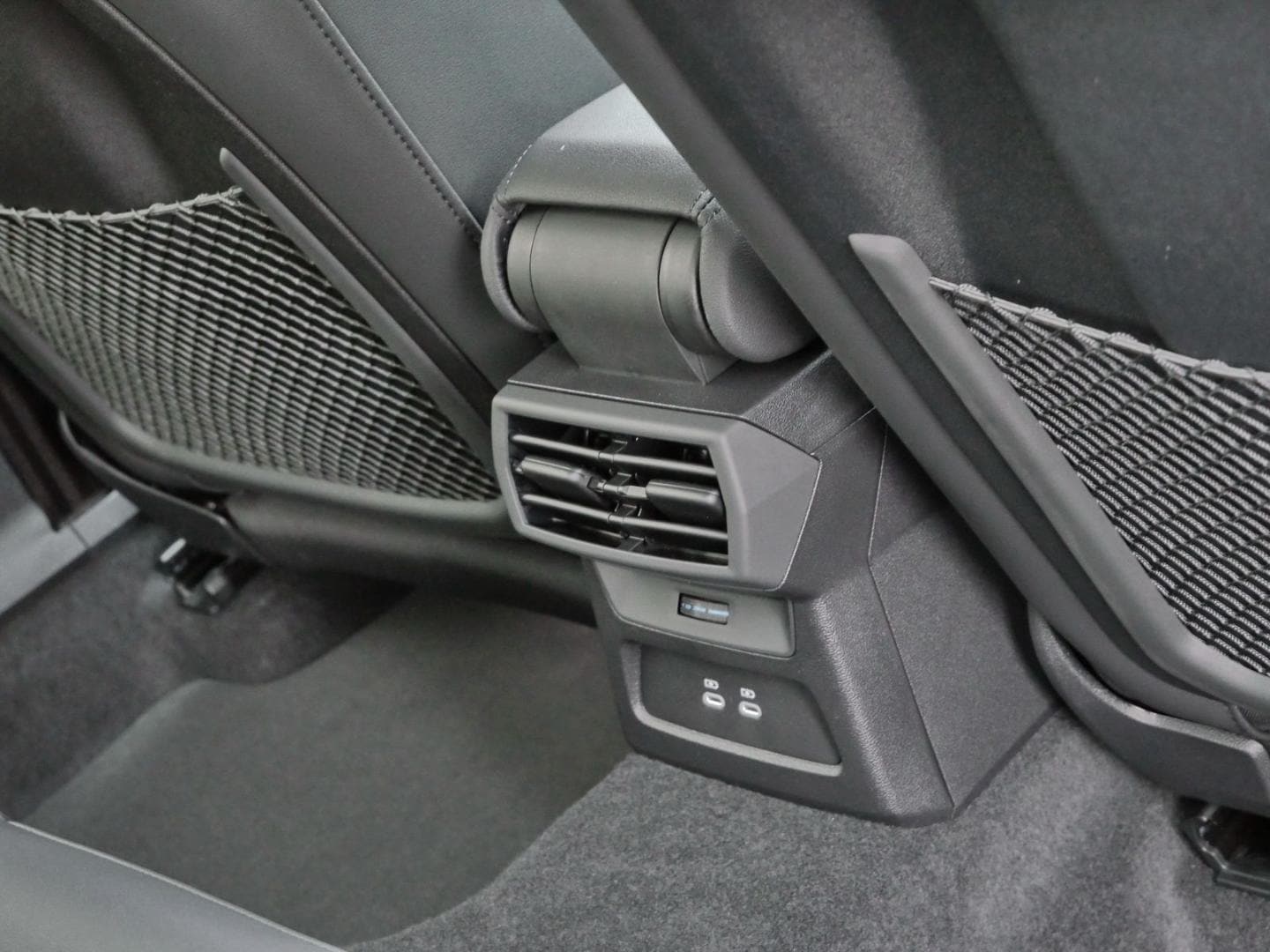 Bild über Audi RS 3 Limousine TFSI quattro 294 kW S tronic - für weitere Informationen kontaktieren Sie den Audi Partner