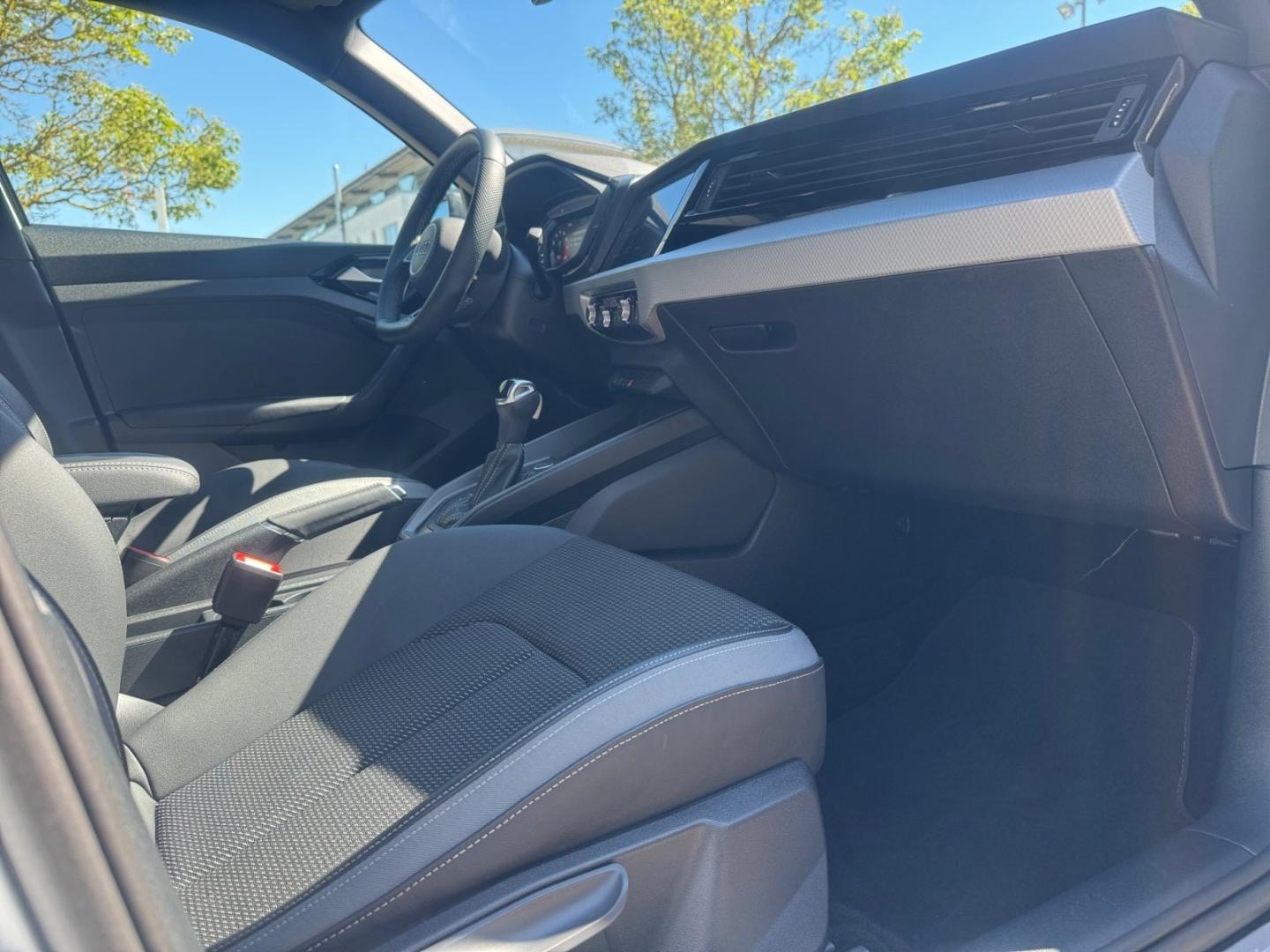 Bild über Audi A1 Sportback S line 40 TFSI S tronic - für weitere Informationen kontaktieren Sie den Audi Partner