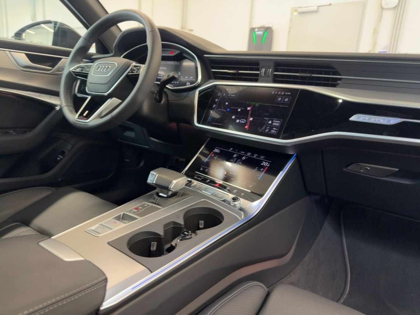 Bild über Audi A6 Limousine S line 45 TFSI quattro S tronic - für weitere Informationen kontaktieren Sie den Audi Partner