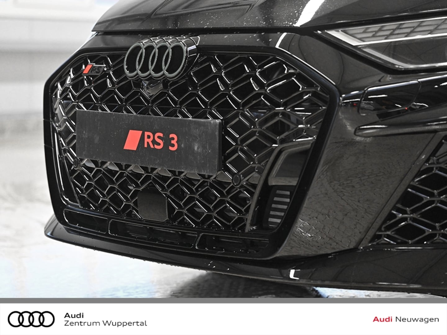 Bild über Audi RS 3 Limousine TFSI quattro 294 kW S tronic - für weitere Informationen kontaktieren Sie den Audi Partner
