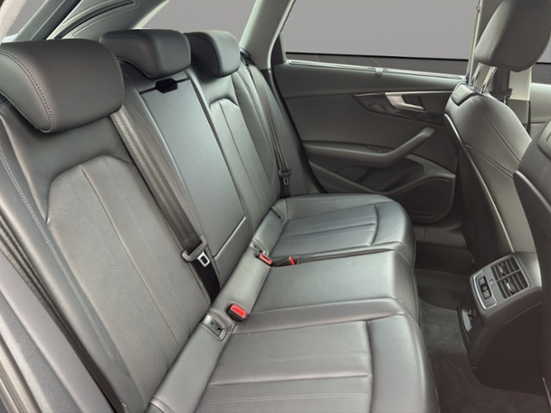 Audi A4 Avant S line