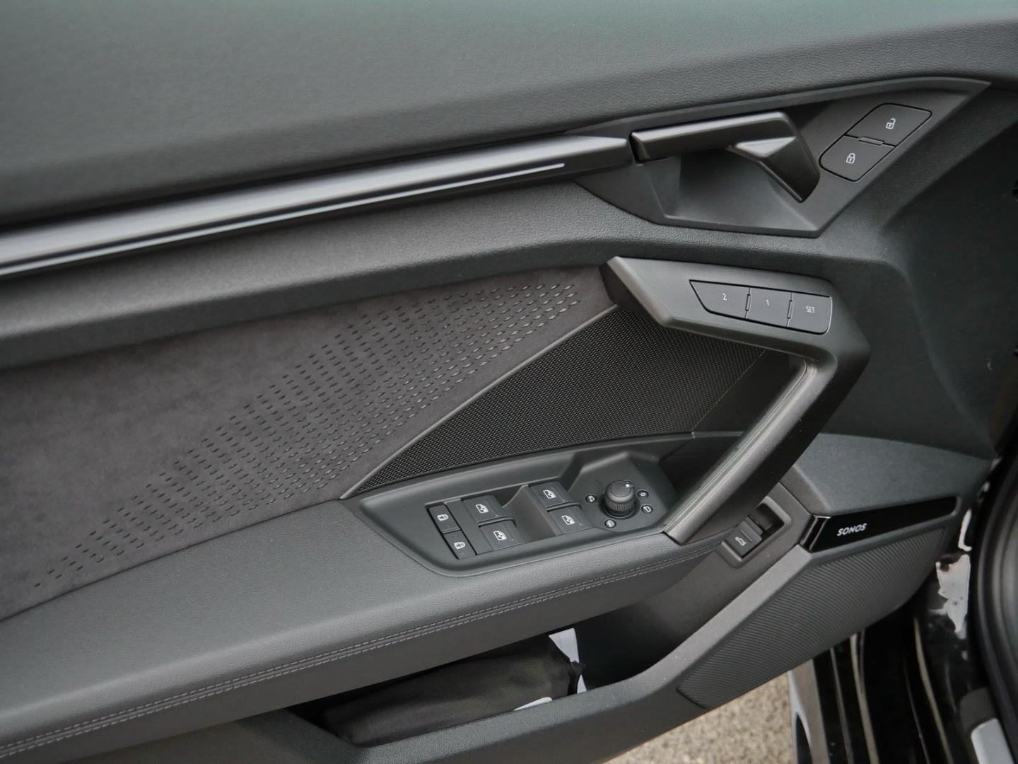 Bild über Audi RS 3 Limousine TFSI quattro 294 kW S tronic - für weitere Informationen kontaktieren Sie den Audi Partner