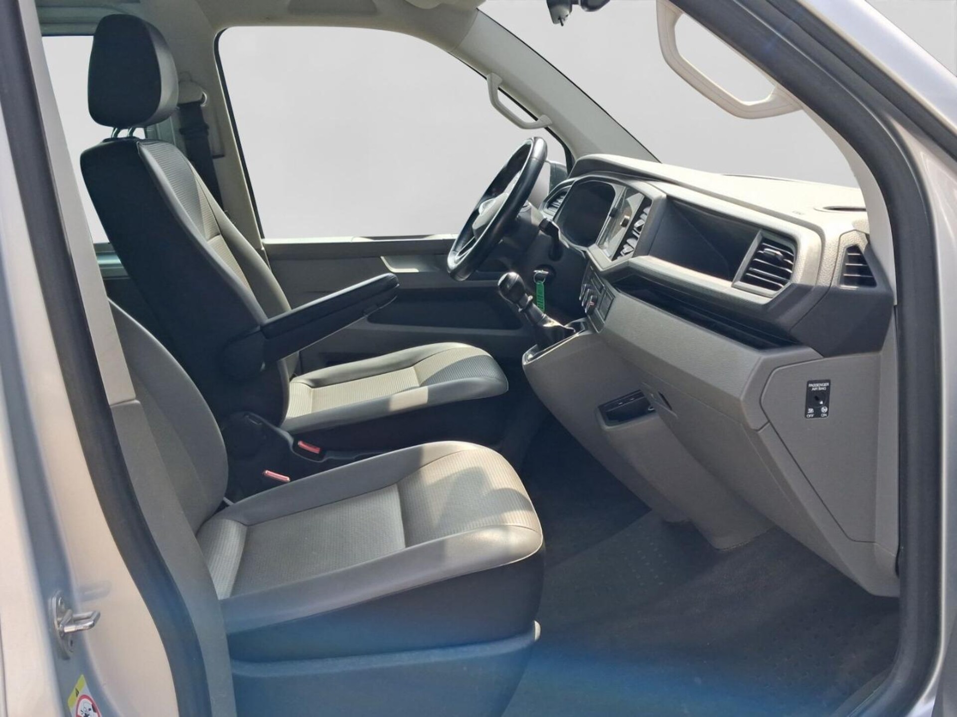 Volkswagen T6.1 Transporter Kombi langer Radstand