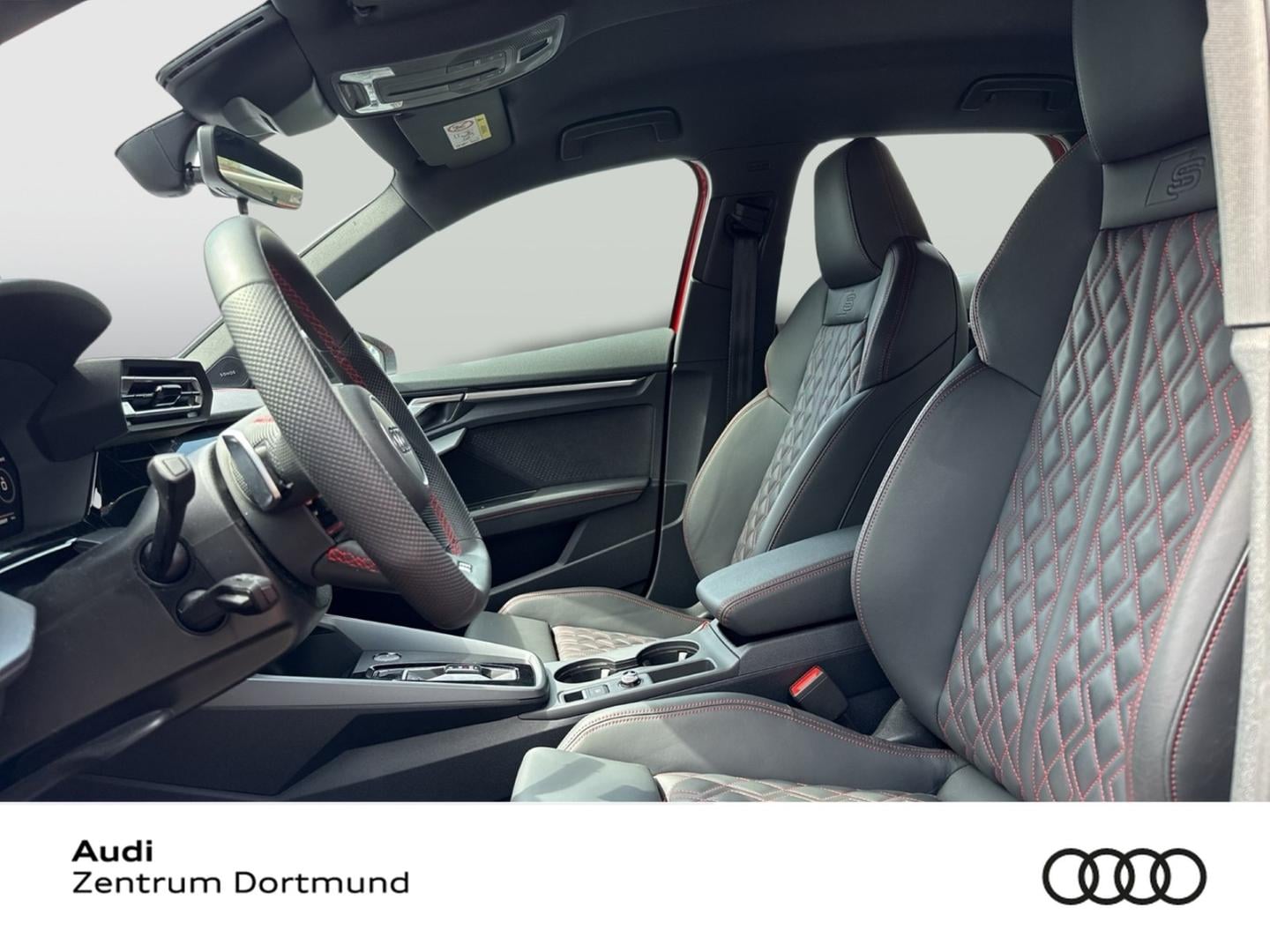 Bild über Audi S3 Sportback TFSI quattro S tronic - für weitere Informationen kontaktieren Sie den Audi Partner