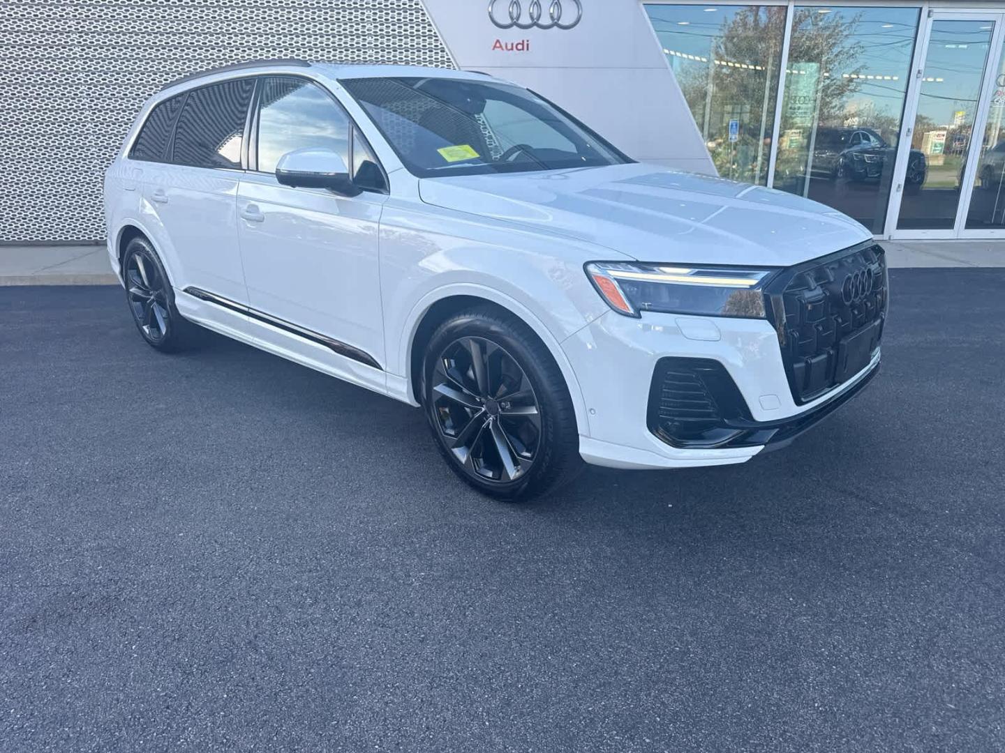 2026 Audi Q7 Premium Plus - Photo 2
