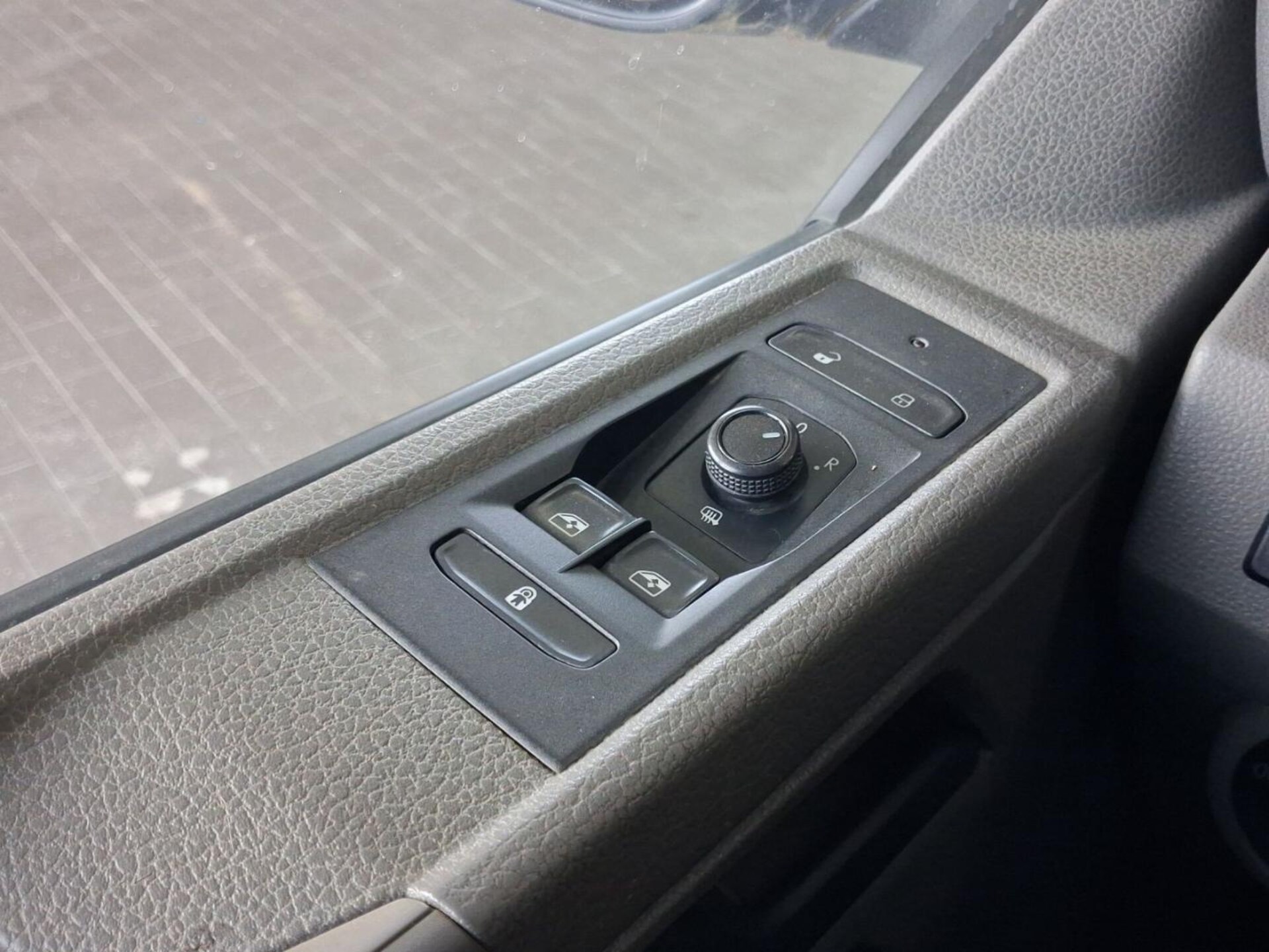Volkswagen T6.1 Transporter Kombi langer Radstand