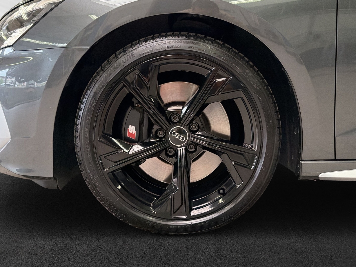 Bild über Audi S3 Sportback TFSI quattro S tronic - für weitere Informationen kontaktieren Sie den Audi Partner