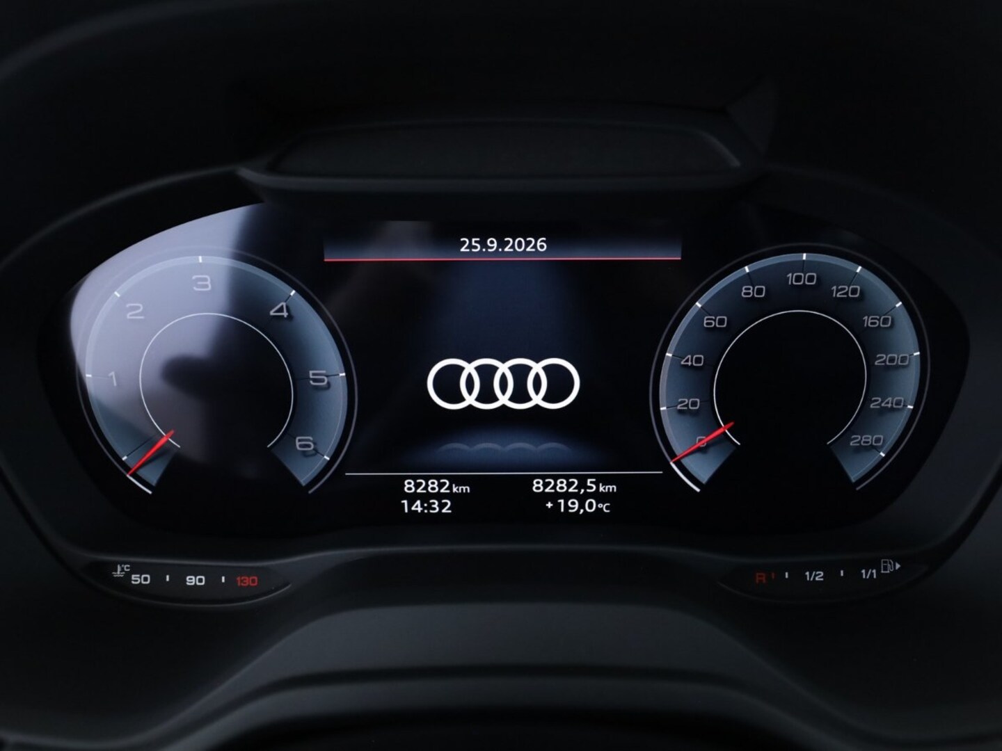 Bild über Audi Q2 S line 30 TDI Schaltgetriebe - für weitere Informationen kontaktieren Sie den Audi Partner