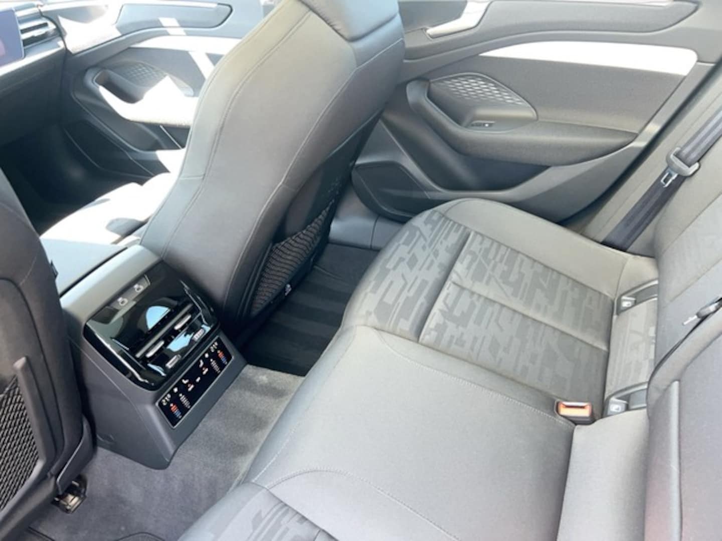 Bild über Audi A6 Avant TDI quattro 150 kW S tronic - für weitere Informationen kontaktieren Sie den Audi Partner