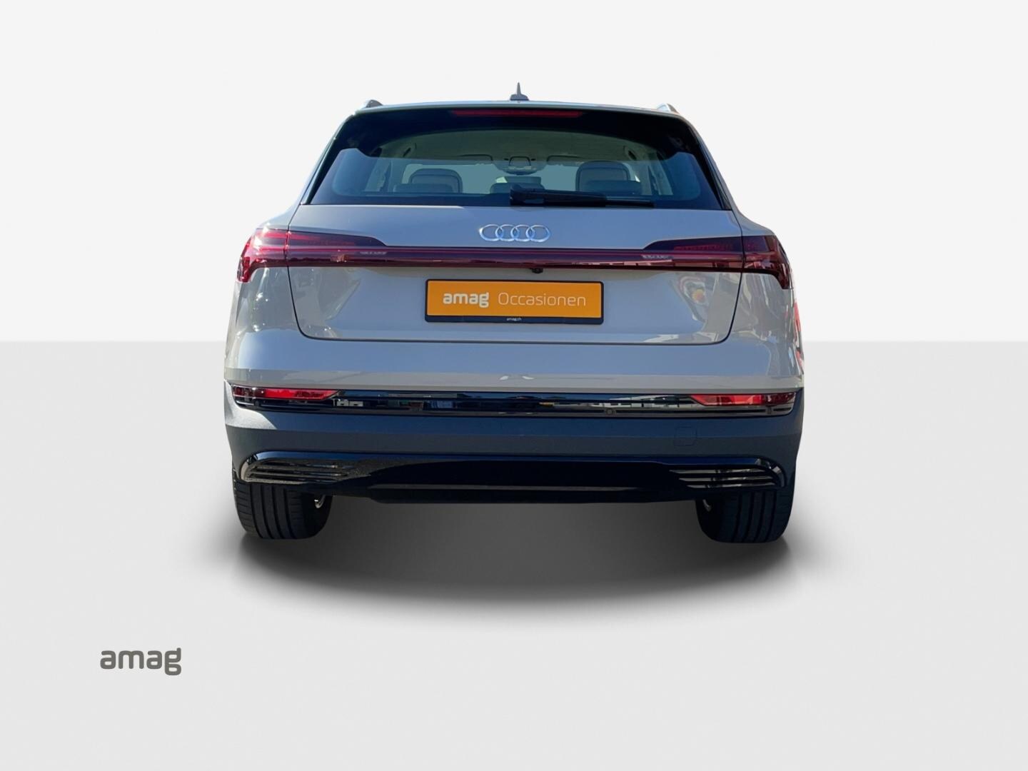 Bild über Audi e-tron Attraction 50 quattro 230,00 kW - for more details contact your dealer