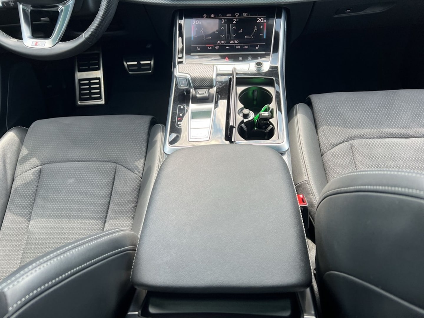 Bild über Audi SQ8 SUV TFSI quattro tiptronic - für weitere Informationen kontaktieren Sie den Audi Partner