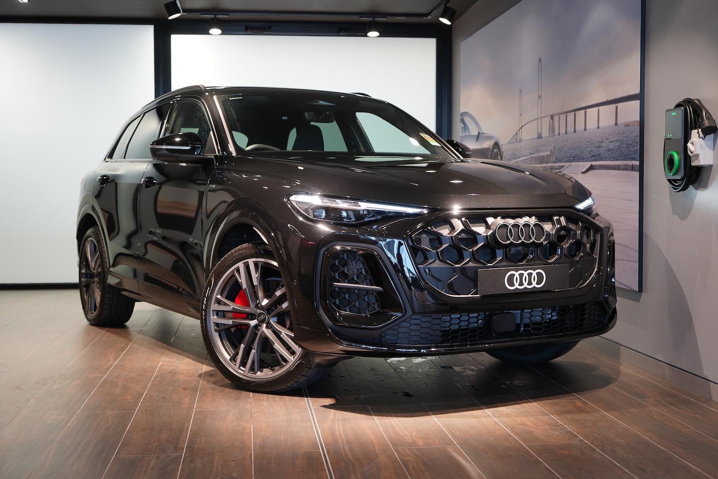 Image about Audi Q5 SUV e-hybrid quattro S tronic