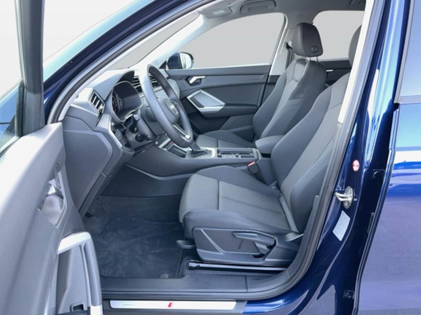 Bild über Audi Q3 S line 35 TDI S tronic - für weitere Informationen kontaktieren Sie den Audi Partner