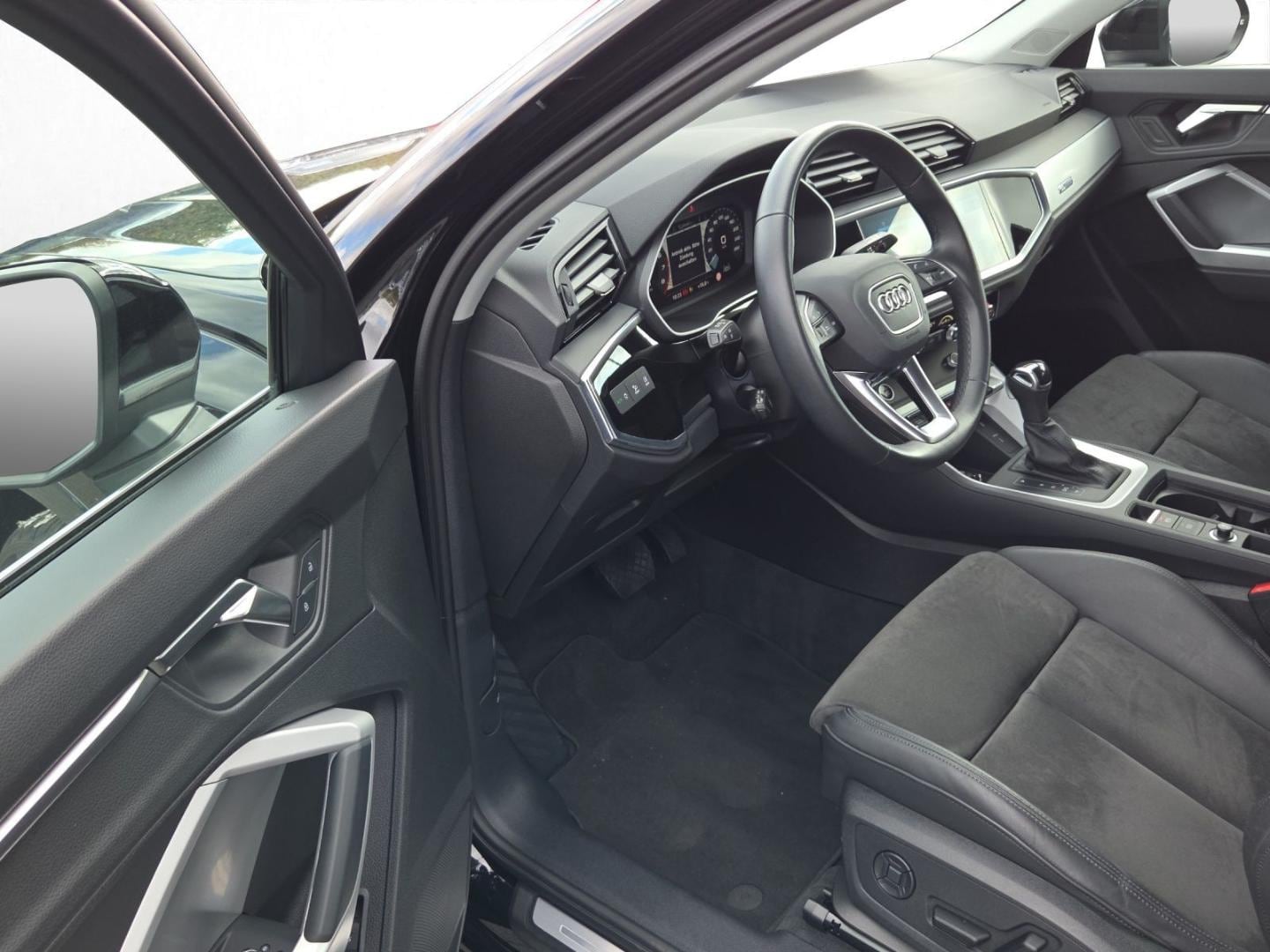 Bild über Audi Q3 Sportback 35 TFSI S tronic - für weitere Informationen kontaktieren Sie den Audi Partner