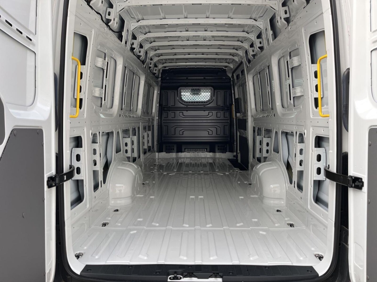 Volkswagen Crafter Kasten langer Radstand – Bild 15