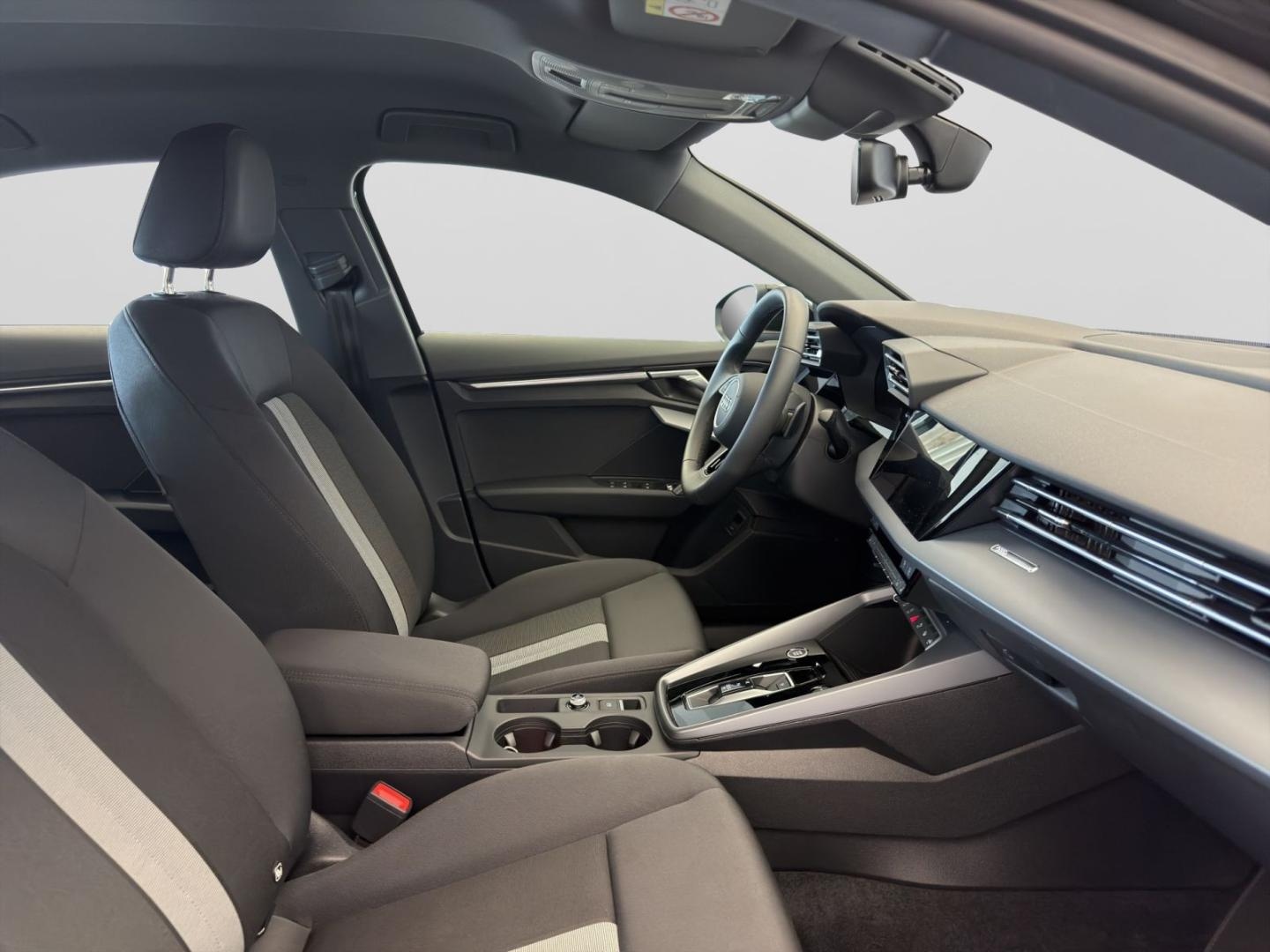 Bild über Audi A3 Limousine TDI S tronic - für weitere Informationen kontaktieren Sie den Audi Partner