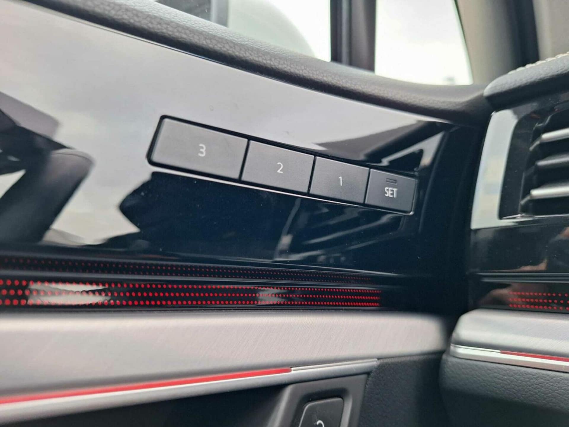 Volkswagen Touareg Model bazowy