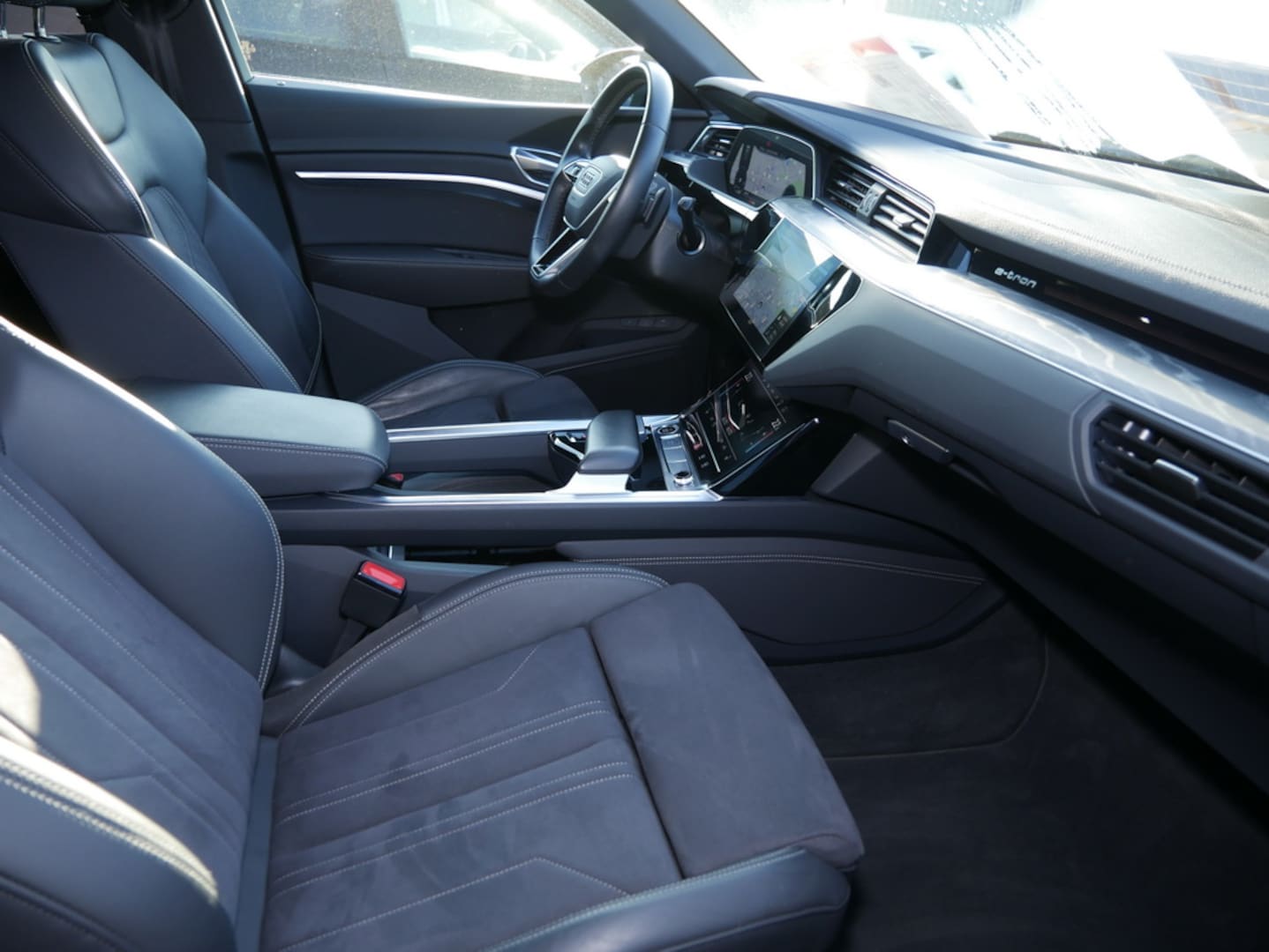 Bild über Audi Q8 e-tron S line 55 e-tron quattro - für weitere Informationen kontaktieren Sie den Audi Partner