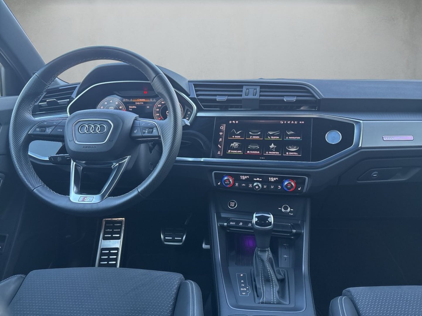 Bild über Audi Q3 S line 35 TFSI S tronic - für weitere Informationen kontaktieren Sie den Audi Partner