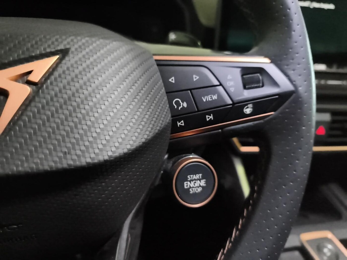CUPRA Leon Sportstourer 1.5 eTSI DSG 110 kW (150 CV) — photo 19