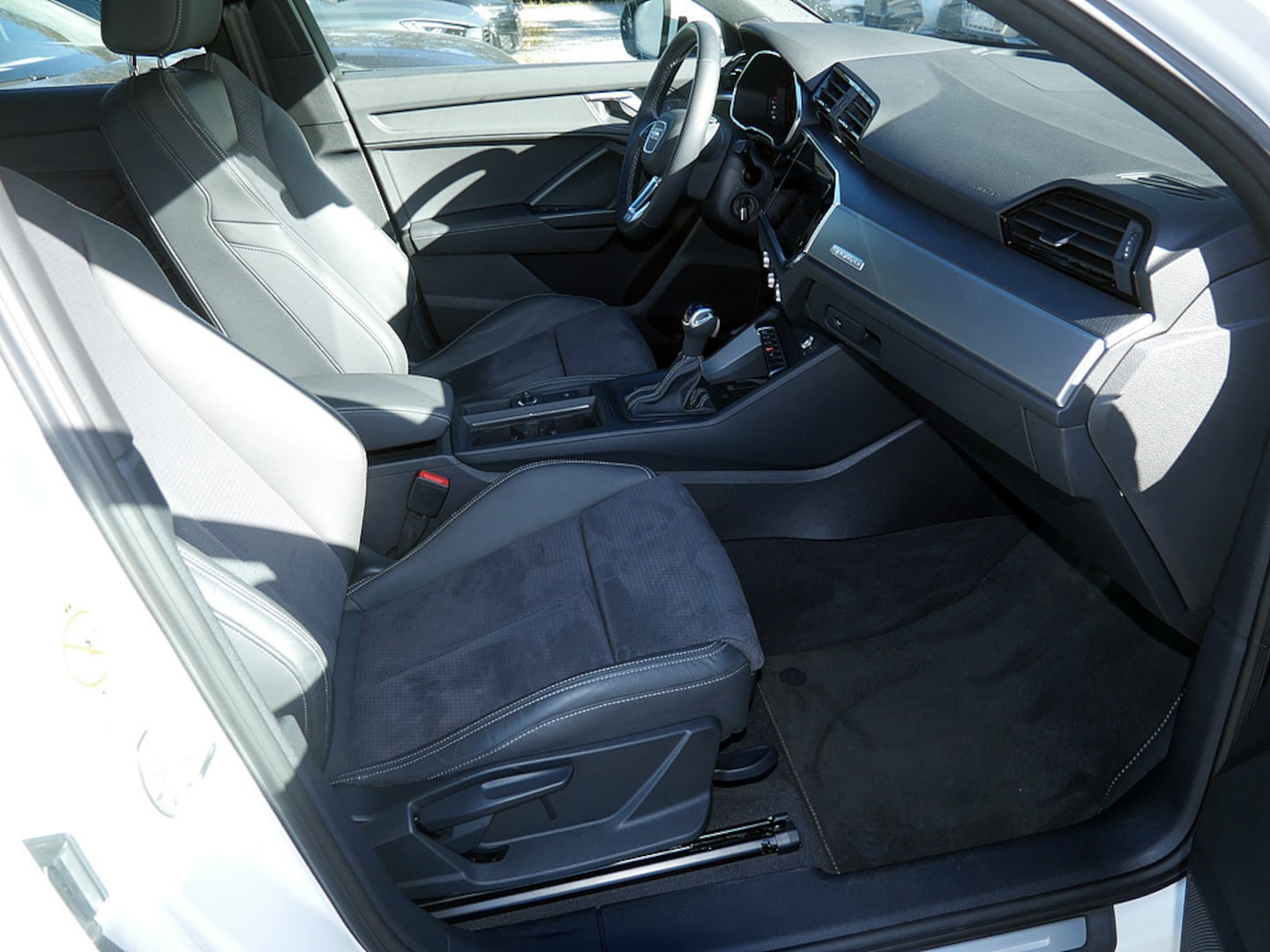 Bild über Audi Q3 Sportback S line 40 TDI quattro S tronic - für weitere Informationen kontaktieren Sie den Audi Partner