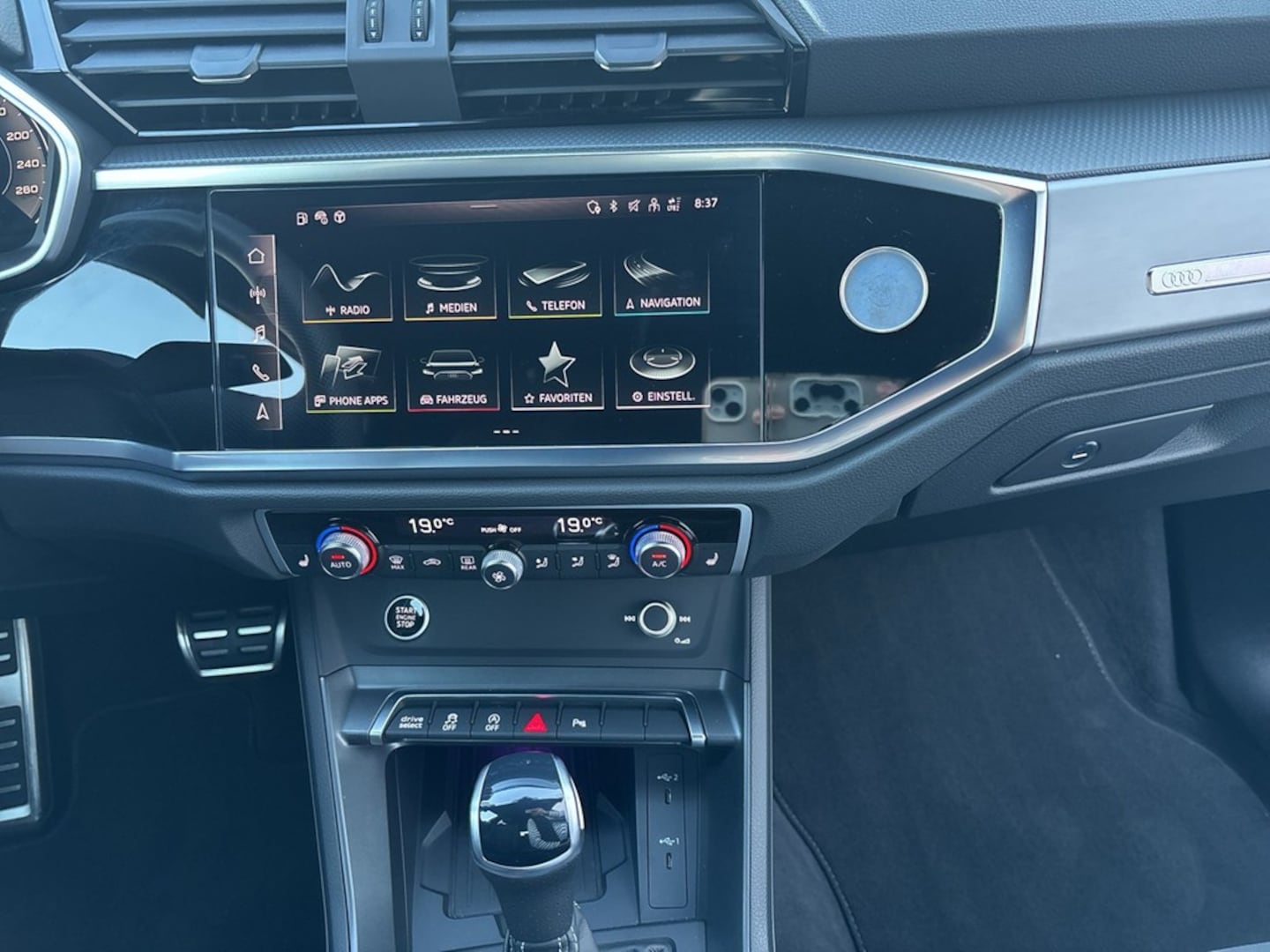 Bild über Audi Q3 S line 35 TFSI S tronic - für weitere Informationen kontaktieren Sie den Audi Partner