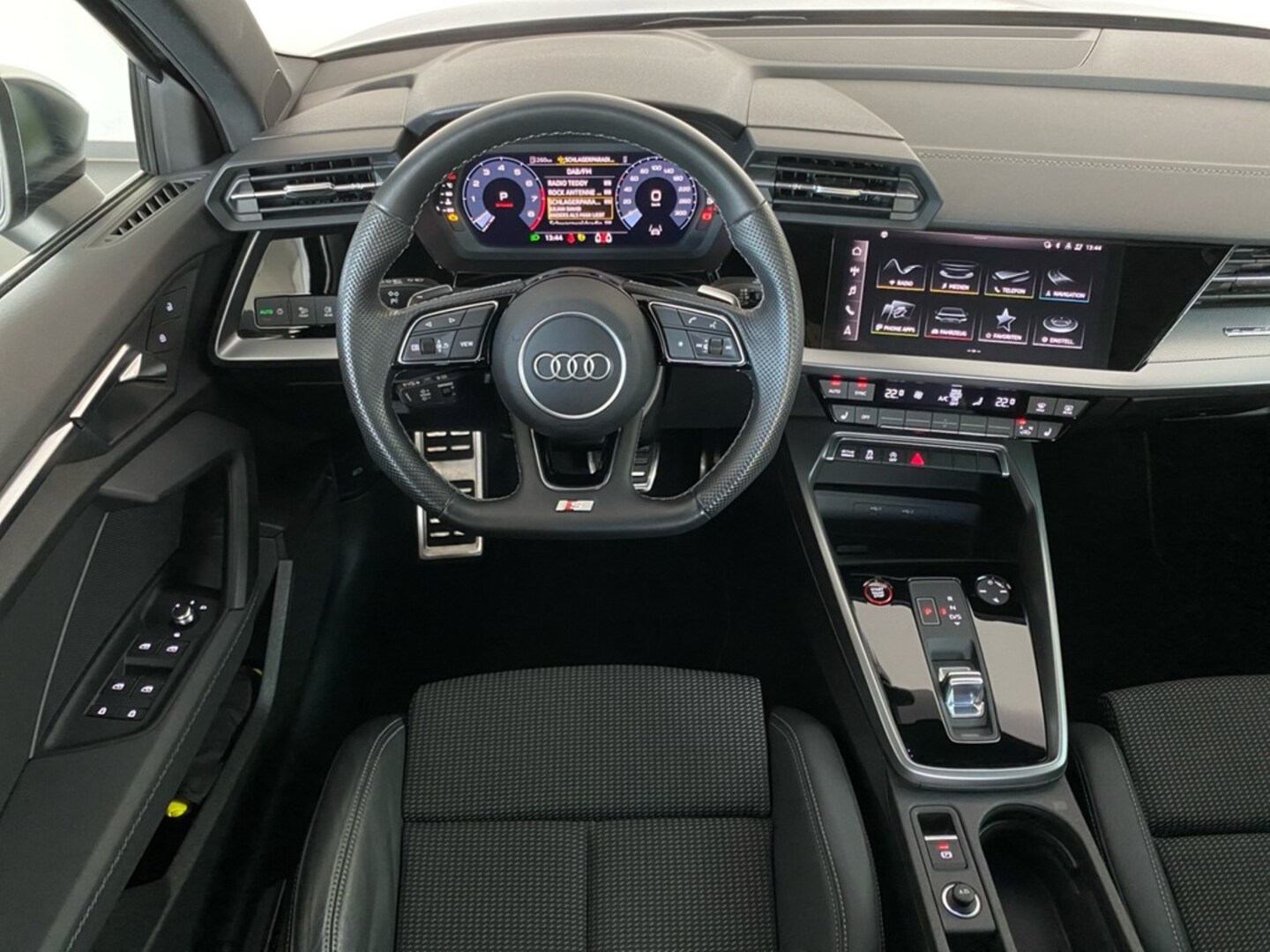 Bild über Audi S3 Limousine TFSI quattro S tronic - für weitere Informationen kontaktieren Sie den Audi Partner