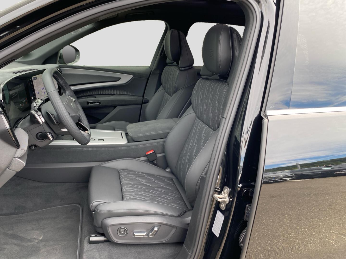 Bild über Audi Q7 SUV TDI quattro 220 kW tiptronic - für weitere Informationen kontaktieren Sie den Audi Partner