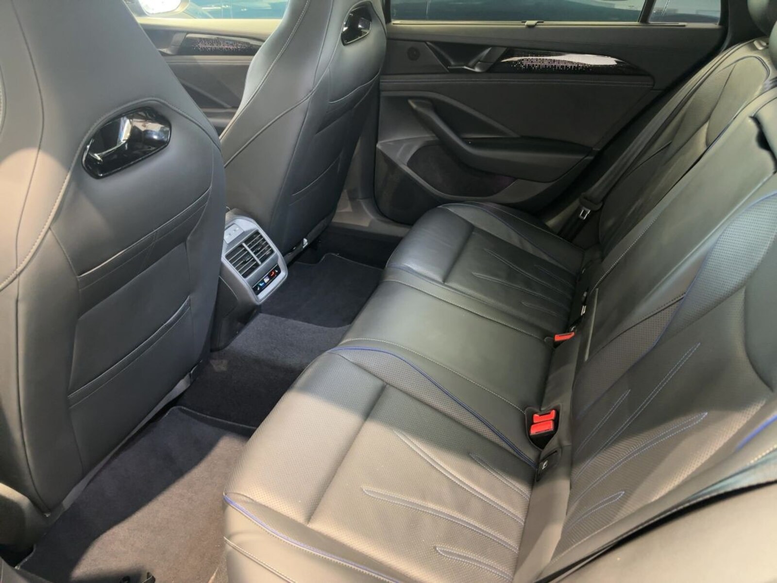 Volkswagen Passat – Bild 8